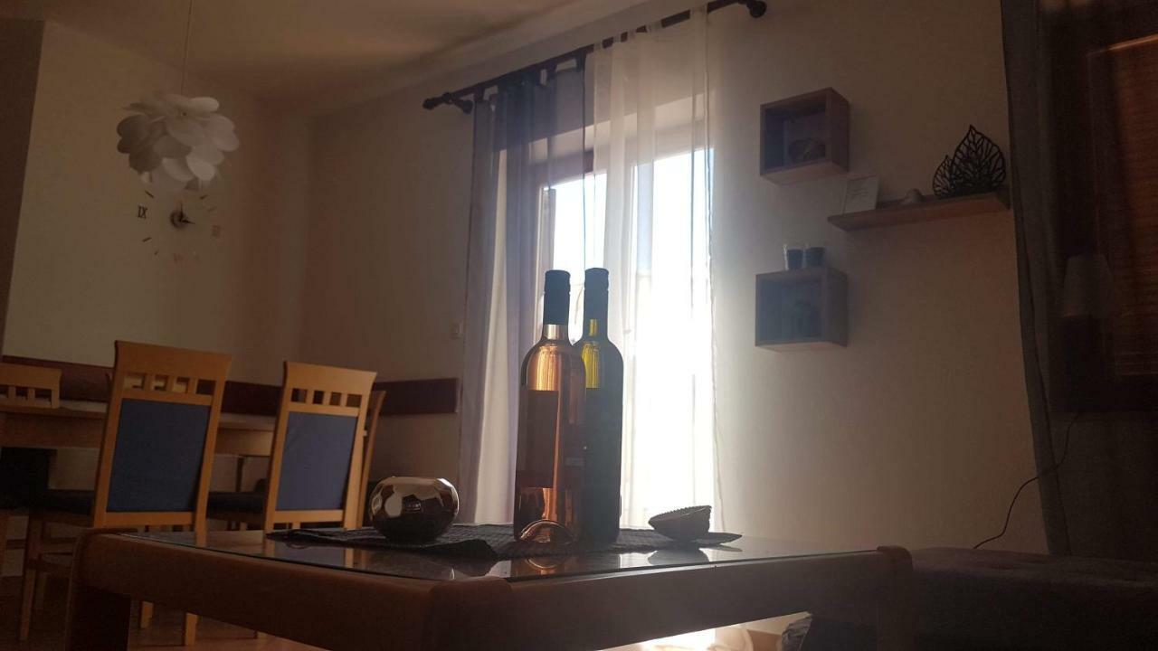Apartment Zeljka เนเรซีน ภายนอก รูปภาพ