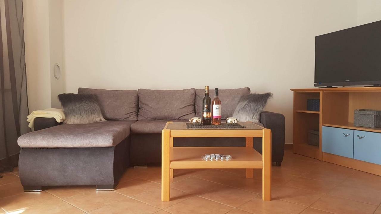 Apartment Zeljka เนเรซีน ภายนอก รูปภาพ